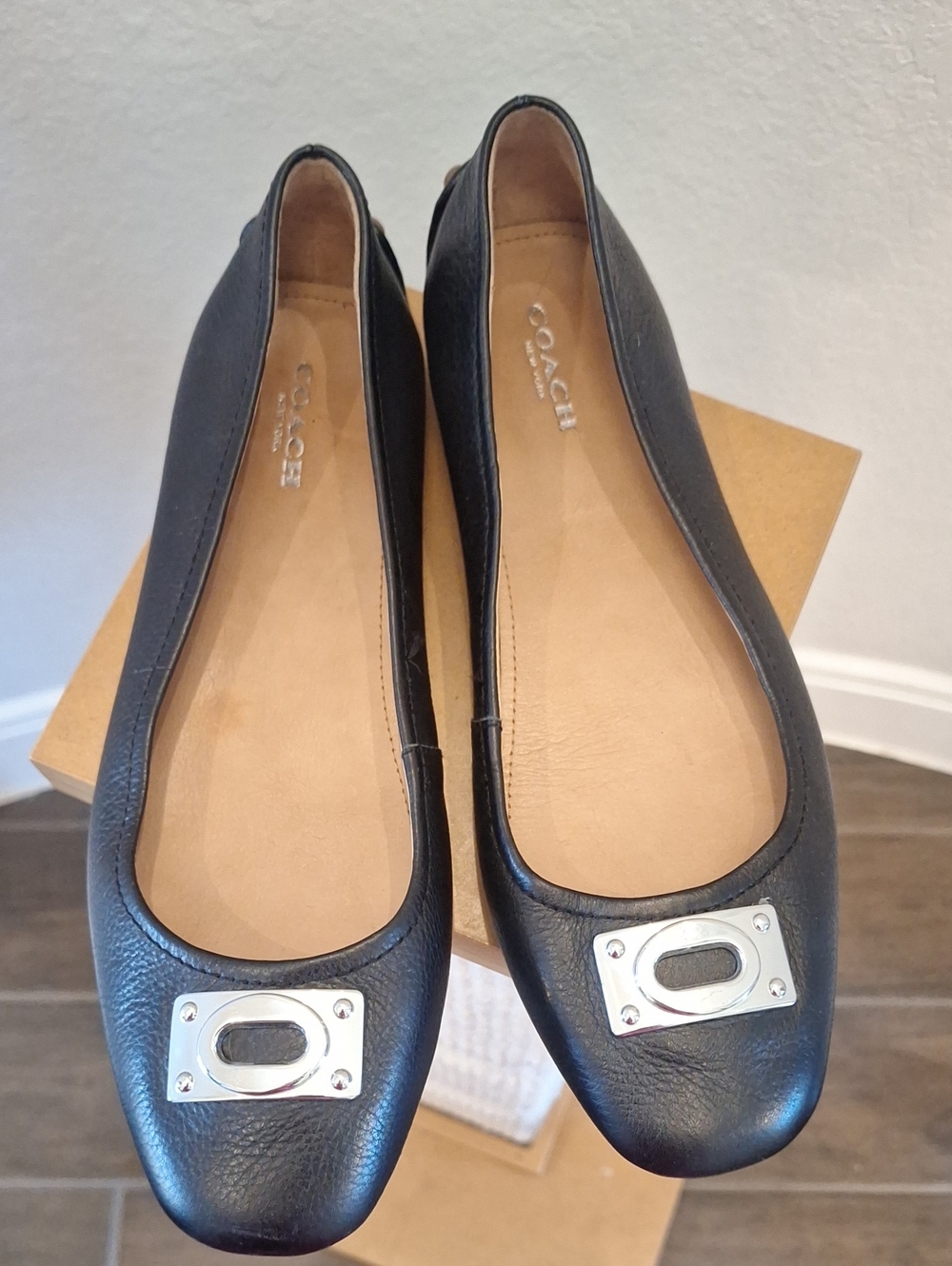 Coach Vernon Black & Silver Leather Driving Flats Size 8.5